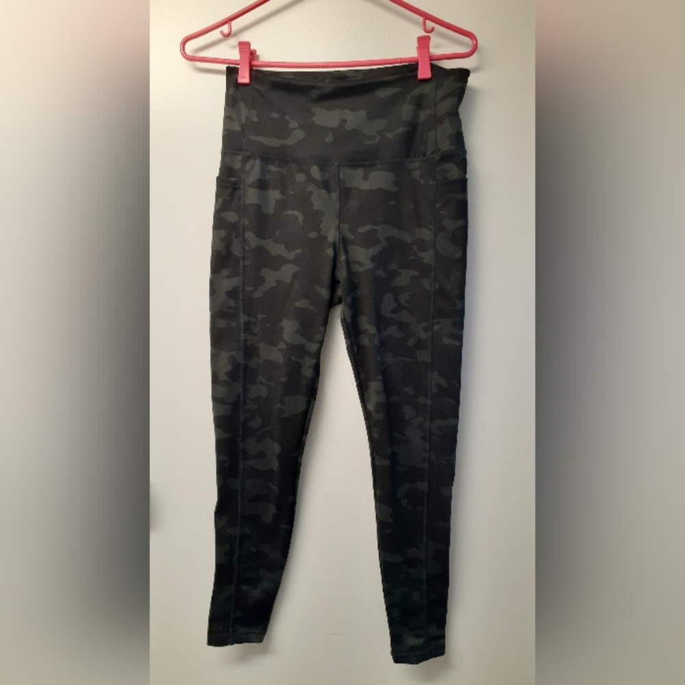 Black camouflage Danskin leggings - size medium